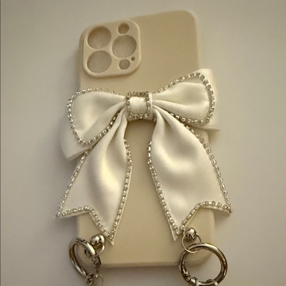 Elegant Pearl Phone Case with Bow Accent - Picture 2 of 6